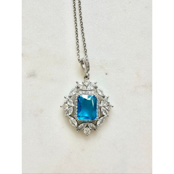 Bright blue sparkly elongated radiant cut cubic zirconia pendant necklace - Picture 1 of 3